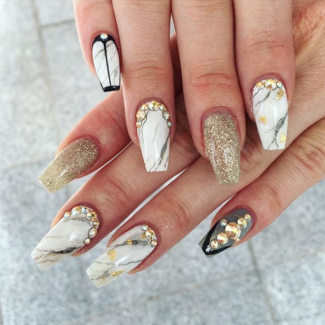 Marble nail design