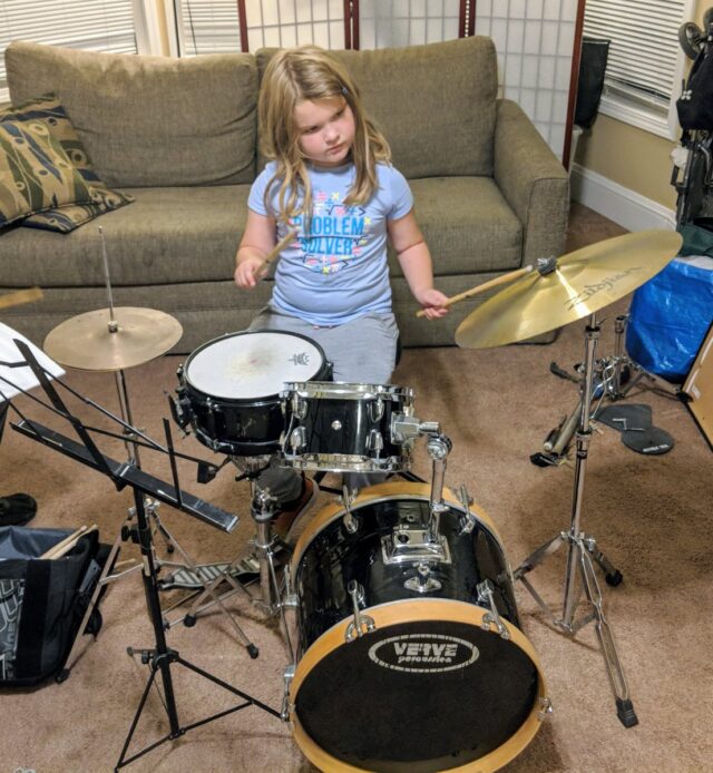 choose a first drum kit for your kids