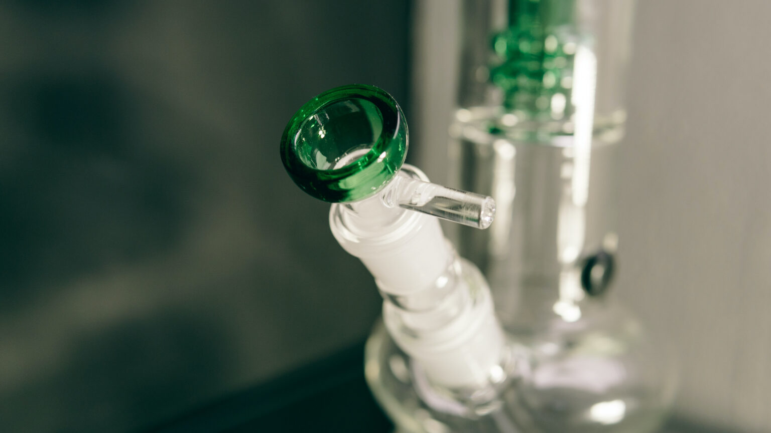 Is it Legal to Buy a Bong From an Online Bong Shop 2024 Guide